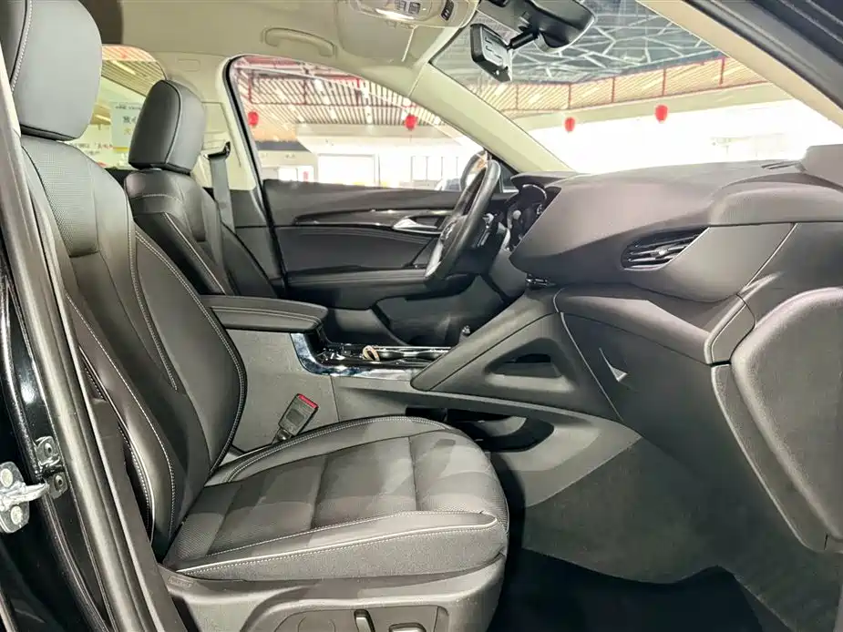 Buick Envision Plus 2023 652T 5-Seater Luxury