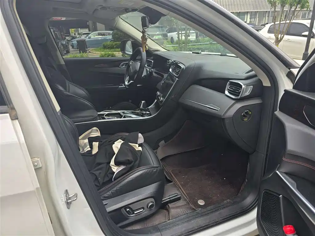 Lynk & Co 01 2017 2.0T AWD Pro
