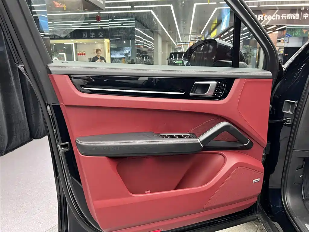 Porsche Cayenne 2022 Platinum Edition