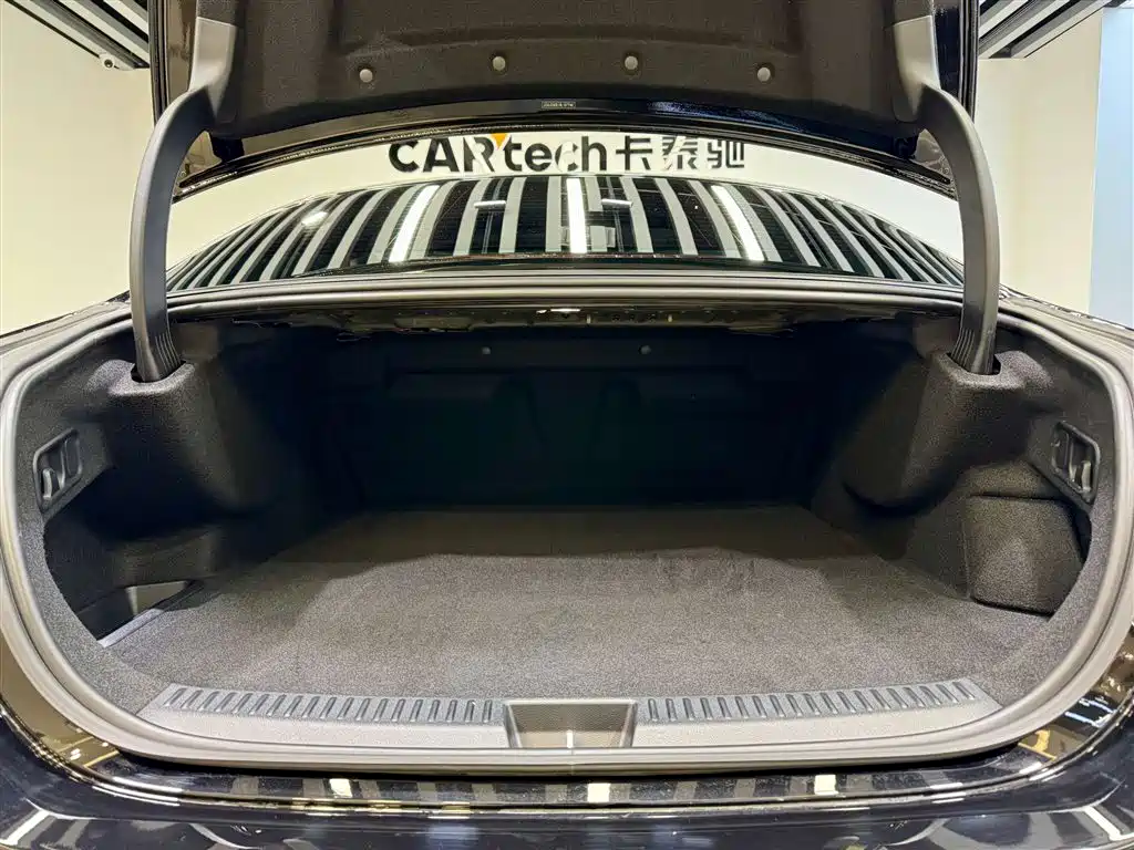 Mercedes-Benz E-Class NEV 2024 E 350 e L Plug-in Hybrid Sedan