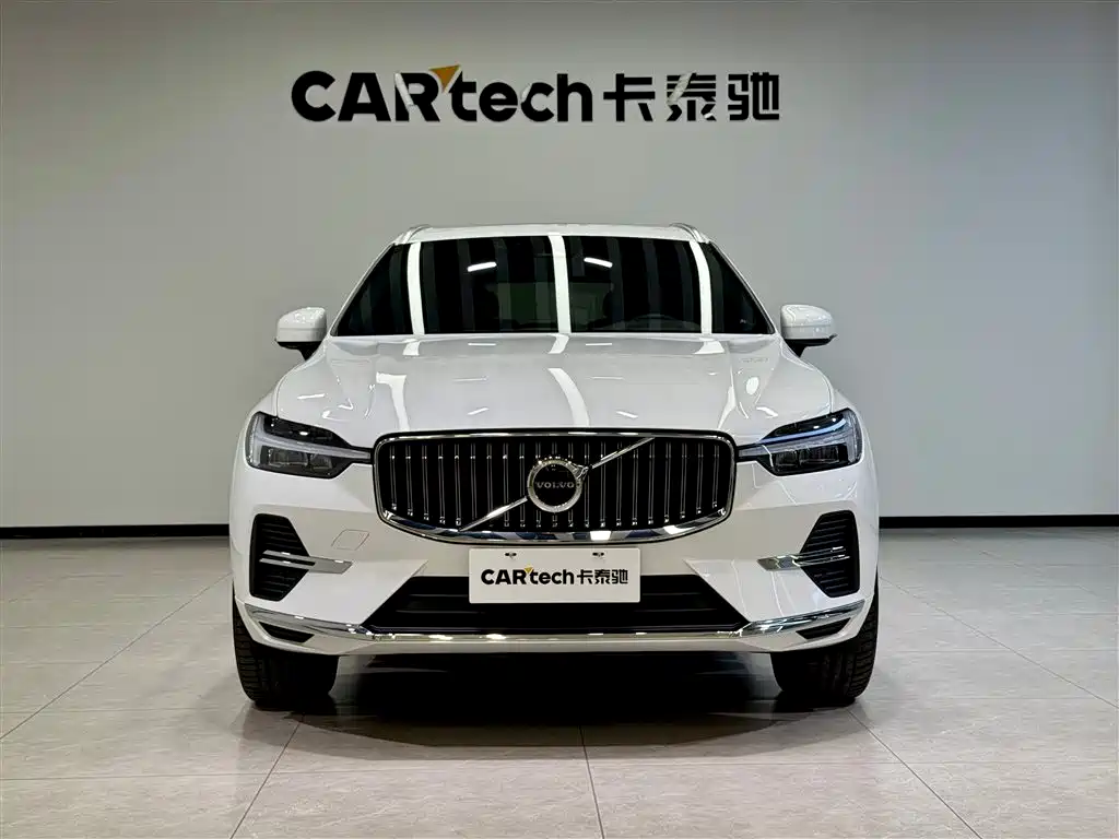 Volvo XC60 2025 B5 AWD Momentum Luxury Edition
