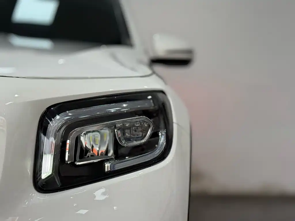 Mercedes-Benz GLB 200 2021