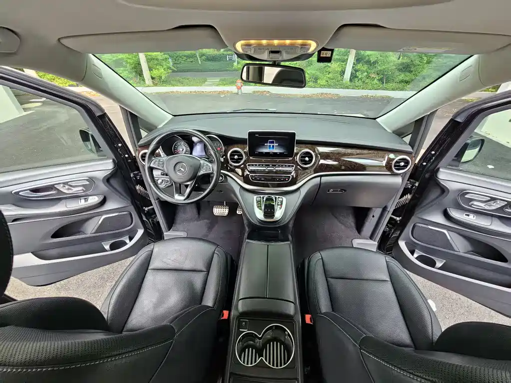 Mercedes-Benz V-Class 2018 V 260 Exclusive Edition China VI