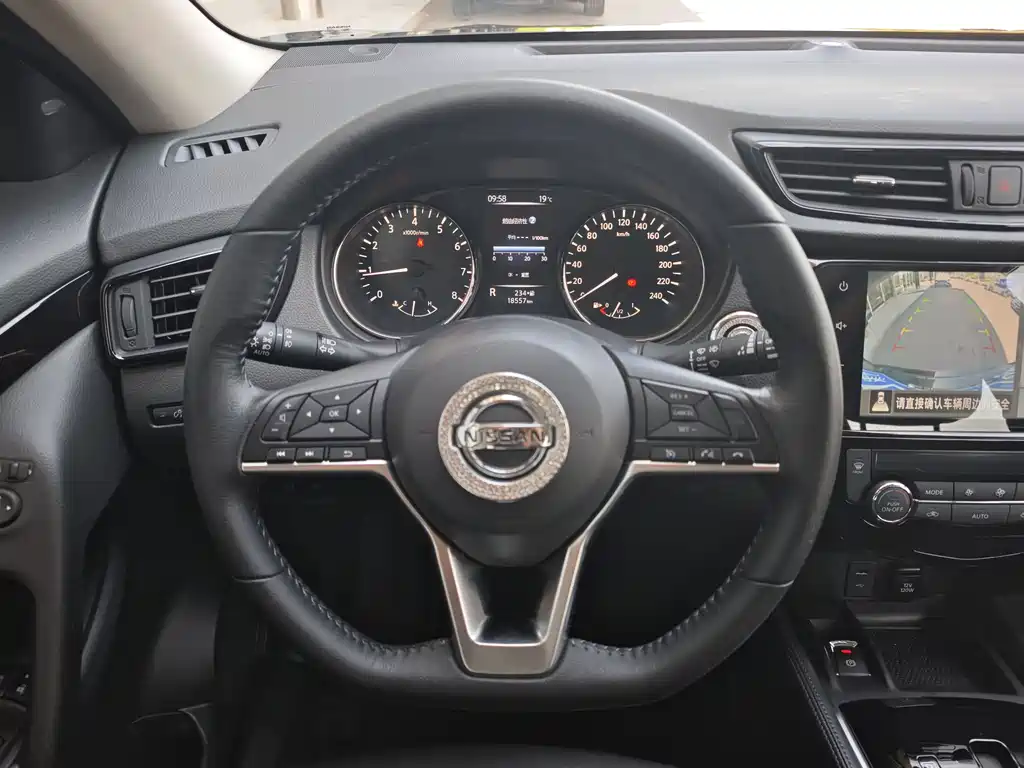 Nissan X-Trail 2023 Classic 2.0L 2WD Smart Connect Premium Edition