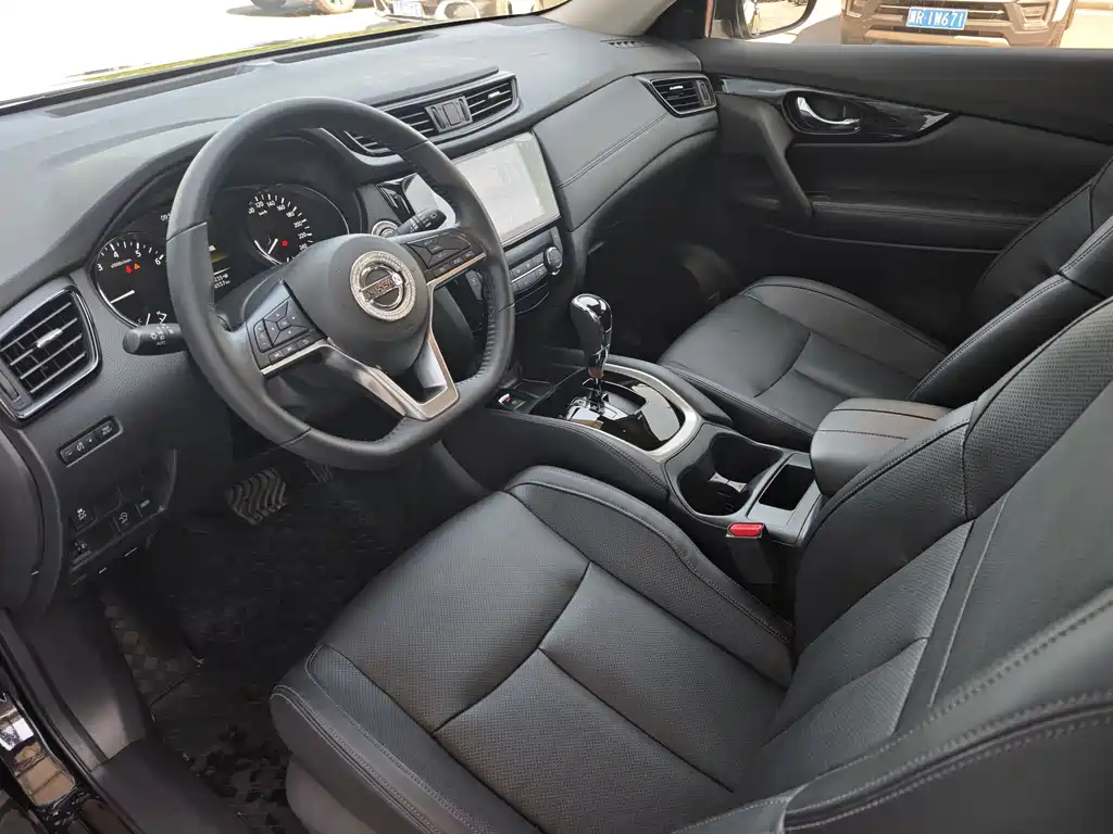 Nissan X-Trail 2023 Classic 2.0L 2WD Smart Connect Premium Edition
