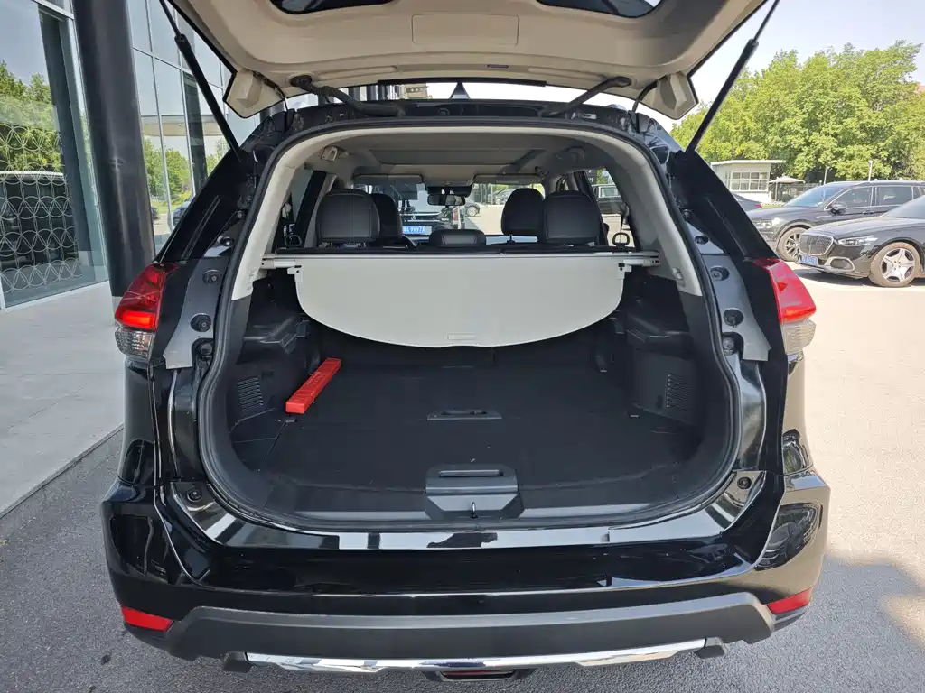 Nissan X-Trail 2023 Classic 2.0L 2WD Smart Connect Premium Edition