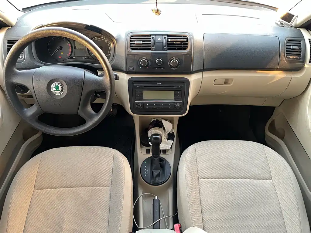 Skoda Fabia 2011 1.4L Automatic Jingling Edition