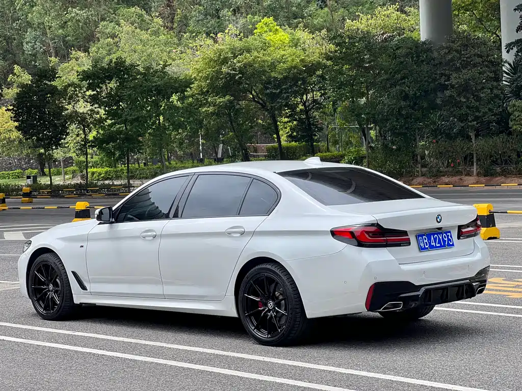 BMW 5 Series 2022 525Li M Sport Package - фото 3