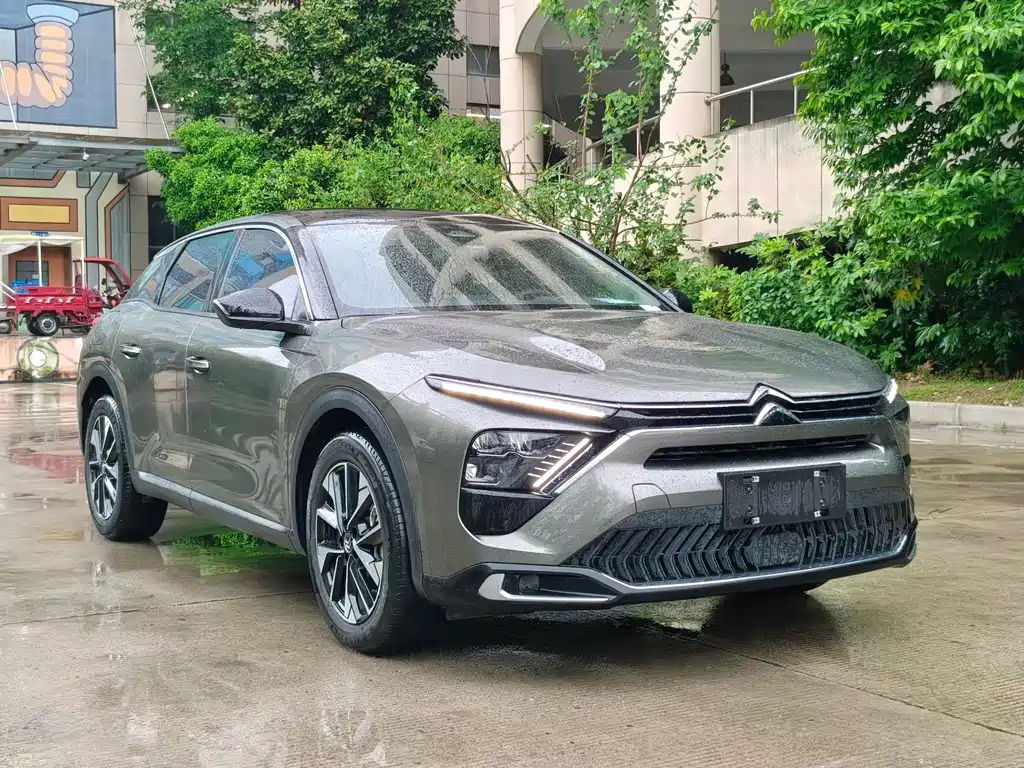 凡尔赛C5 X 2022款 1.6T 势不凡 虎年开门红版