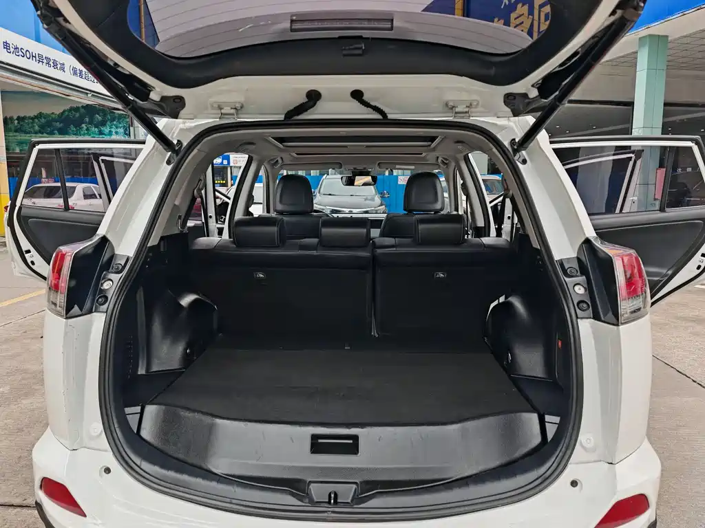 2016 Toyota RAV4 2.5L Automatic AWD Premium