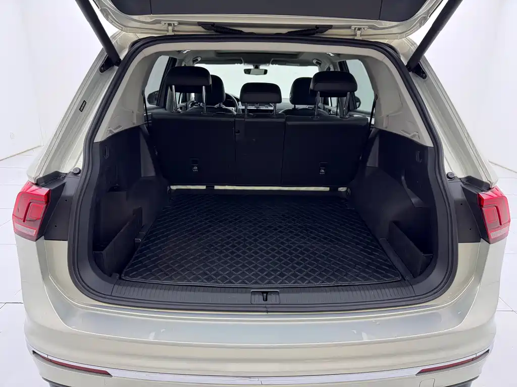 Volkswagen Tiguan L 2021 330TSI Automatic FWD R-Line Yuexiang Edition