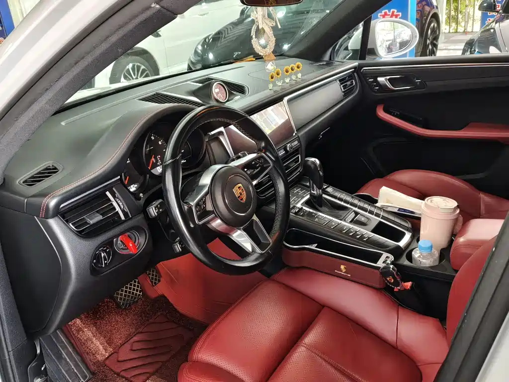 2020 Porsche Macan 2.0T