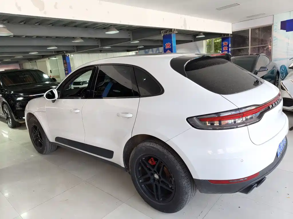 2020 Porsche Macan 2.0T
