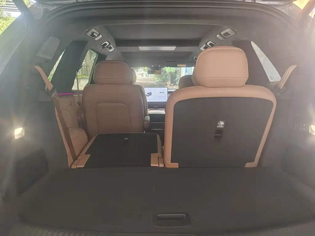 Onvo L90 2025 Max 6-Seater Edition