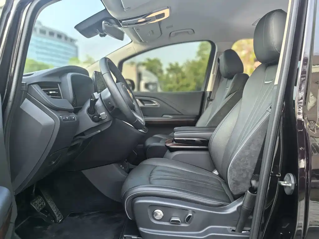 Hongqi HQ9 PHEV 2024 2.0T AWD Luxury Edition