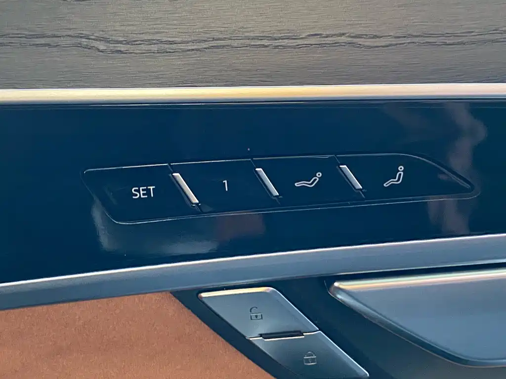 Audi A8L 50 TFSI quattro 2024