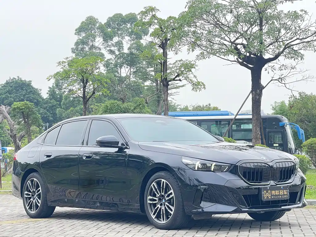 BMW 5 Series 2026 530Li Leading Edition M Sport Package