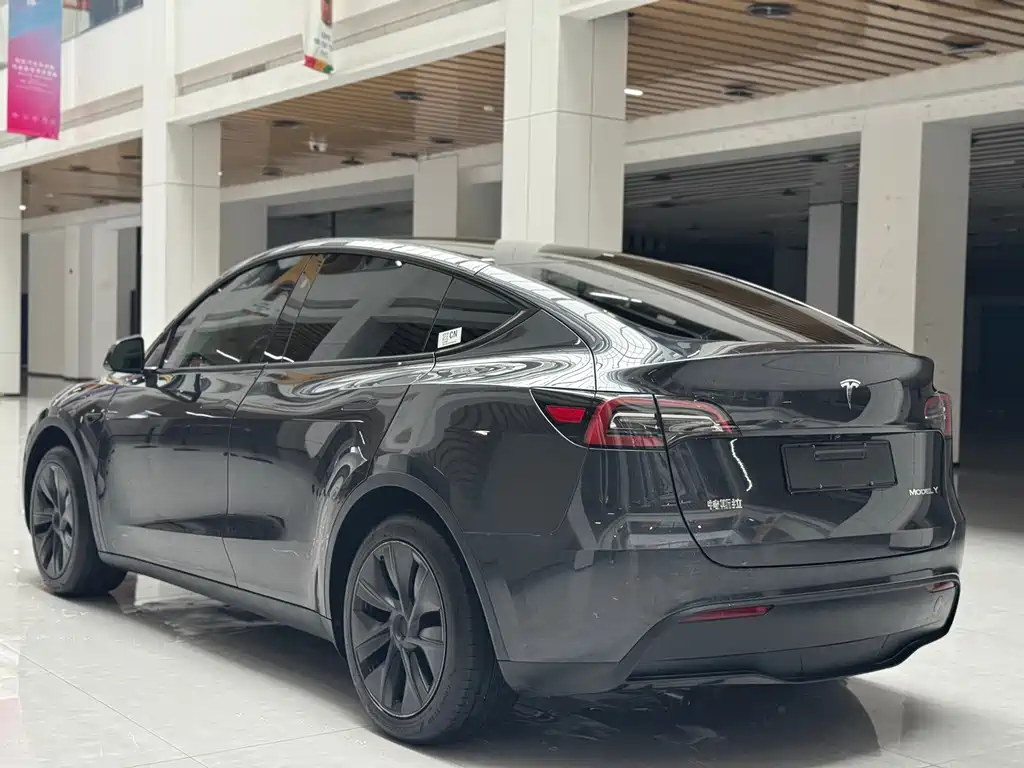 Tesla Model Y 2024 RWD
