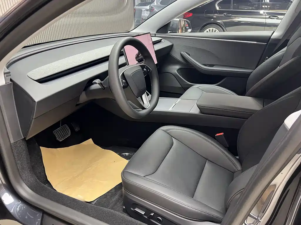 Tesla Model 3 2025 RWD