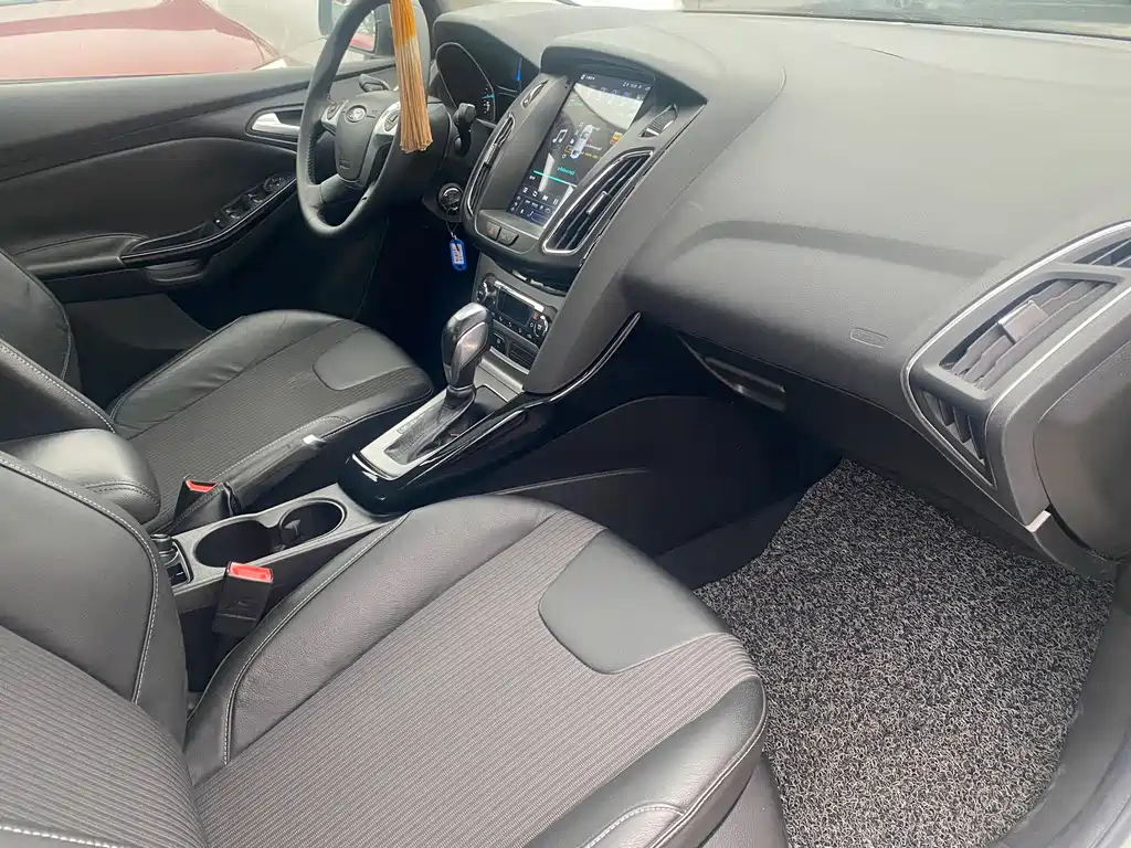 Ford Focus 2012 Sedan 1.6L Automatic Fashion Edition