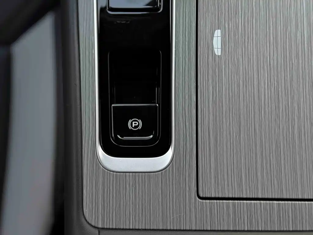 Geely Boyue L 2024 1.5TD DCT Prestige
