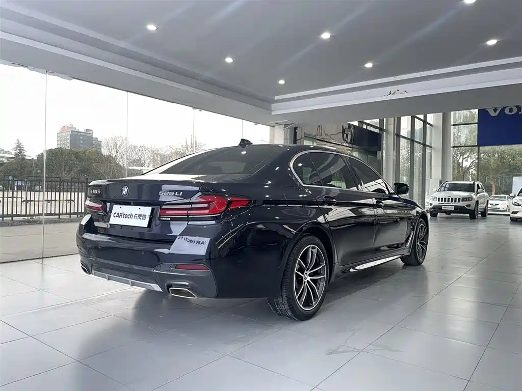 BMW 5 Series 2021 525Li M Sport Package - фото 4