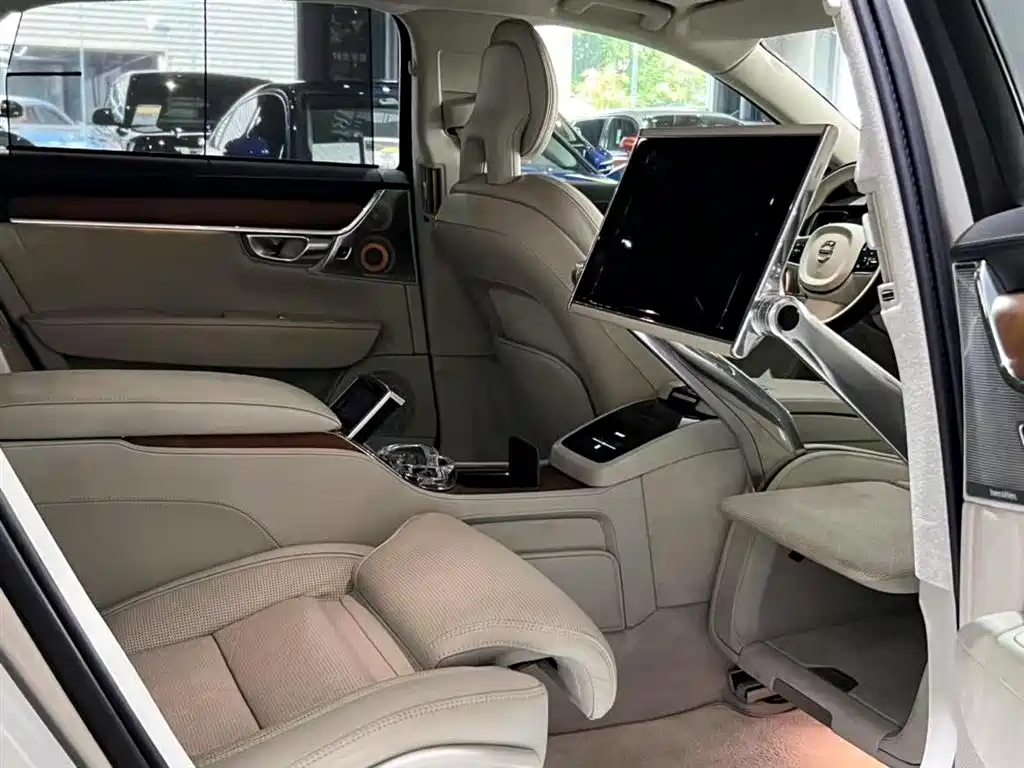 2019 Volvo S90 T8 E-Drive Hybrid Honor Edition 3-Seater