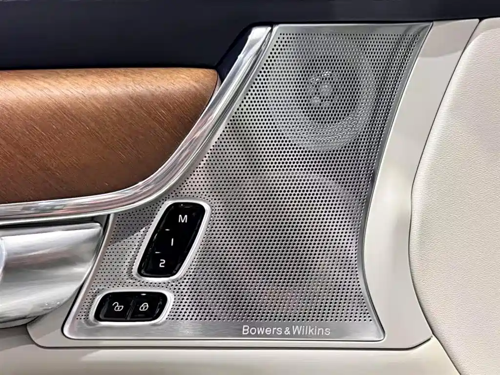 2019 Volvo S90 T8 E-Drive Hybrid Honor Edition 3-Seater
