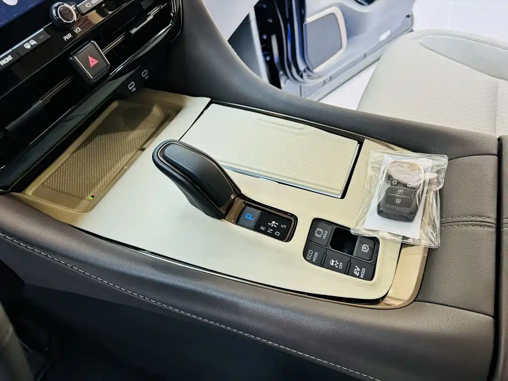 Toyota Vellfire 2024 Crown Hybrid 2.5L Supreme Executive Edition