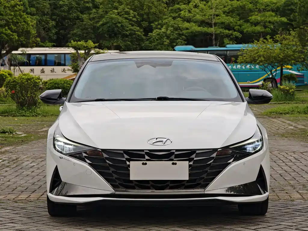伊兰特 2022款 1.5L CVT LUX尊贵版