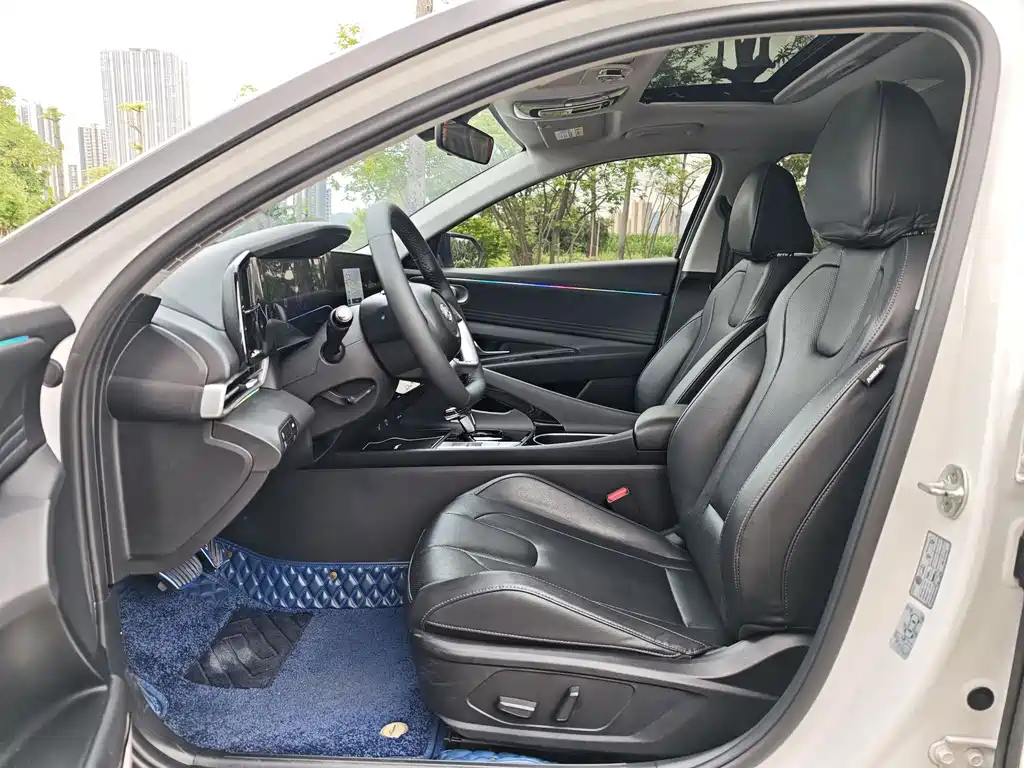 伊兰特 2022款 1.5L CVT LUX尊贵版