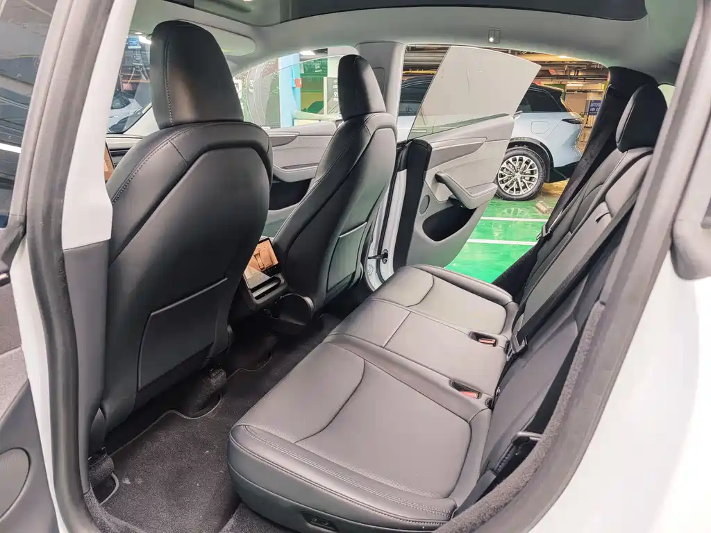 Tesla Model Y 2025 Rear-Wheel Drive