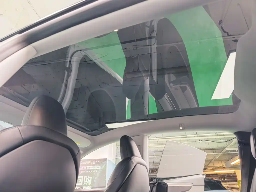 Tesla Model Y 2025 Rear-Wheel Drive