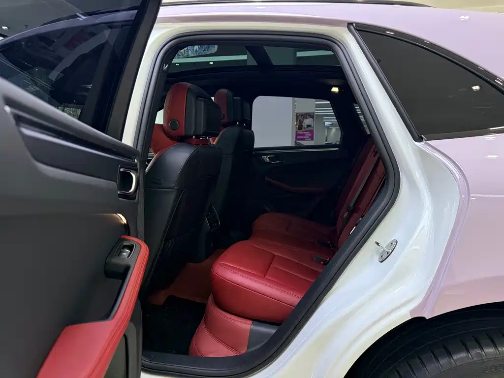 2025 Porsche Macan 2.0T Dream Edition