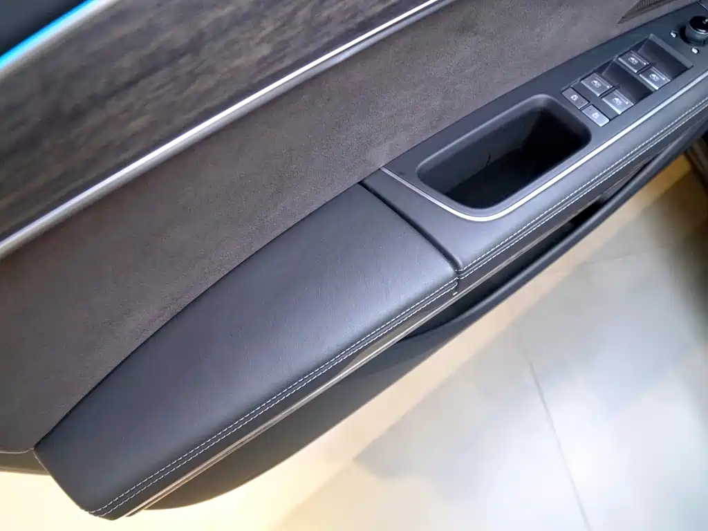 Audi A8L 2025 55 TFSI quattro Flagship
