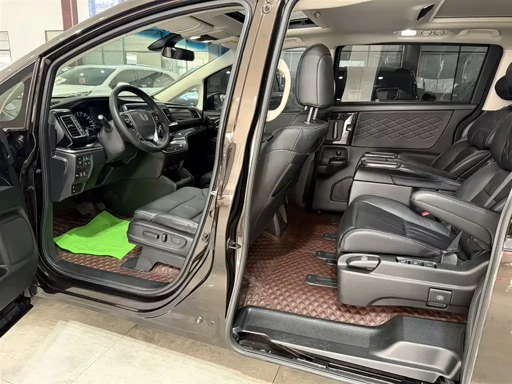 Honda Elysion 2019 2.0L Hybrid Luxury Edition