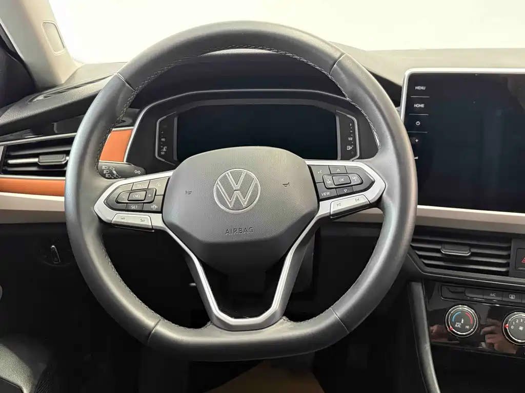 Bora 2023 200TSI DSG Zhixing PRO