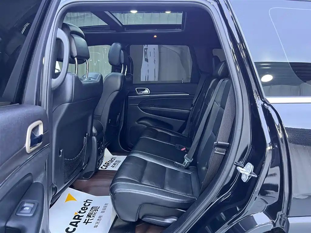 Jeep Grand Cherokee 2017 3.6L Elite Navigation Edition