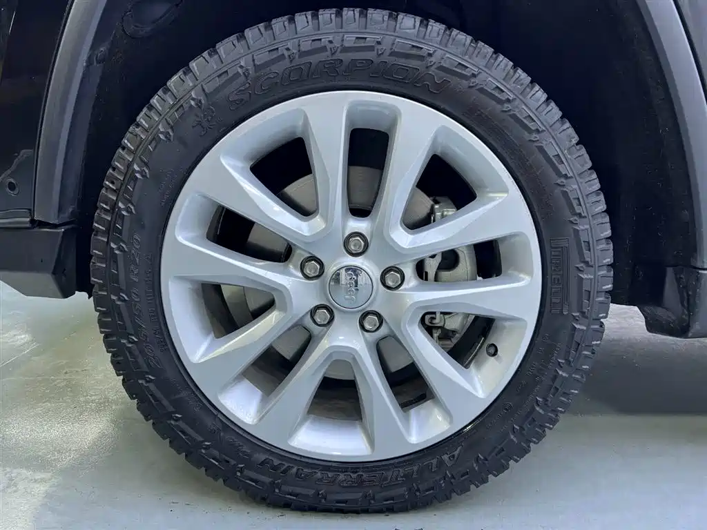 Jeep Grand Cherokee 2017 3.6L Elite Navigation Edition