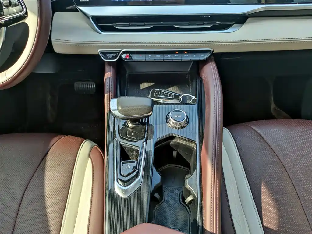 Geely Monjaro 2023 2.0TD High Power Automatic FWD Flagship Edition