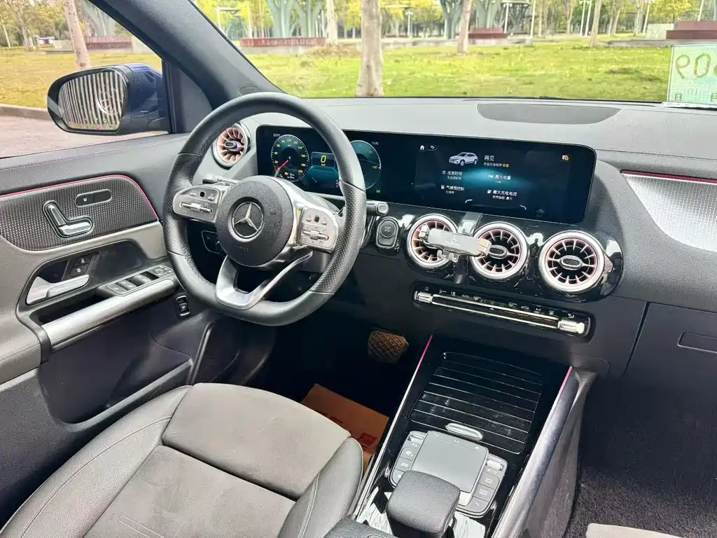 Mercedes-Benz EQA 300 4MATIC Launch Edition 2022