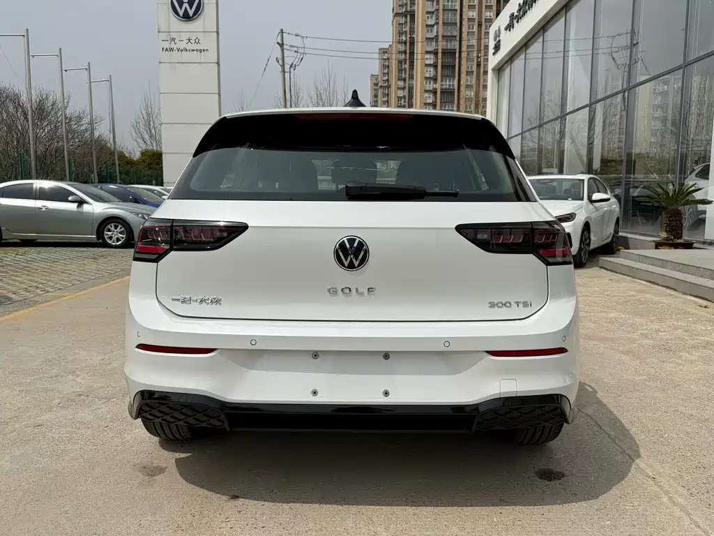 Golf 2025 300TSI R-Line