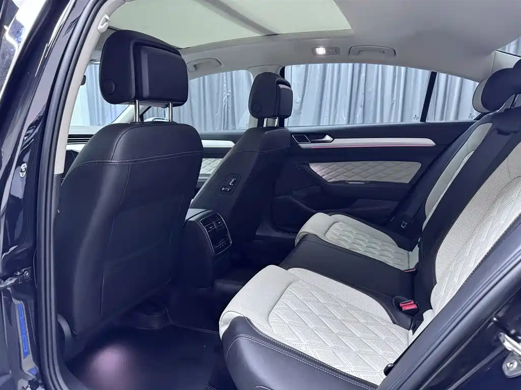 Magotan 2023 2 Million Units Commemorative Edition 330TSI DSG Luxury