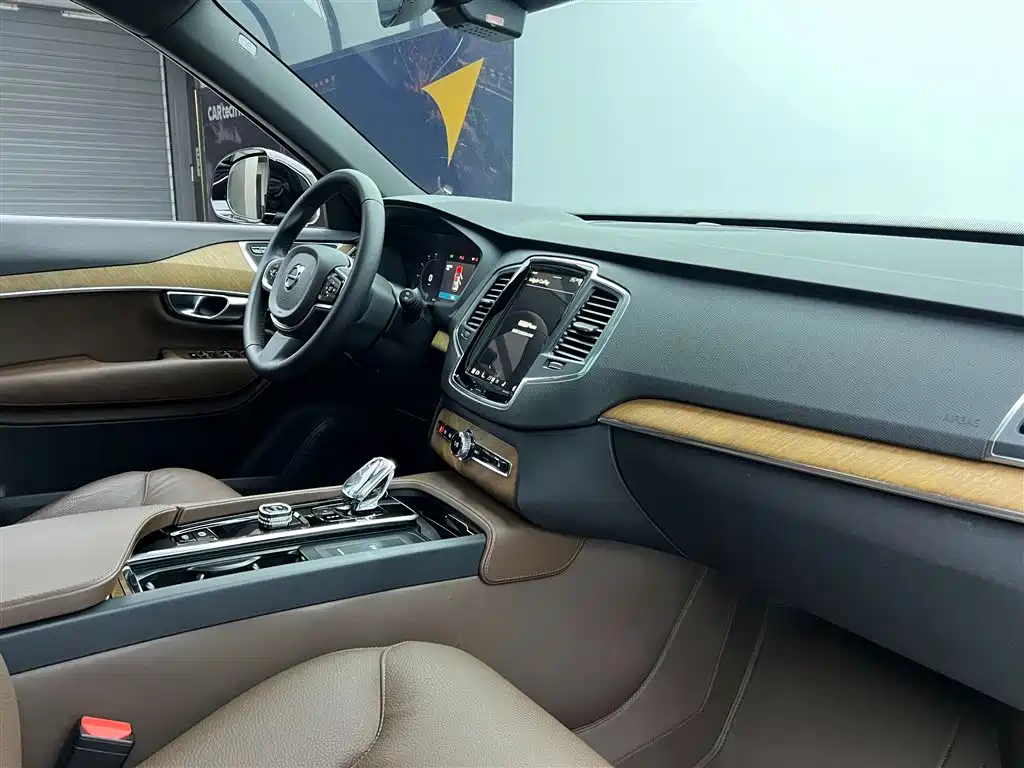 Volvo XC90 2023 B5 Momentum 7-seater