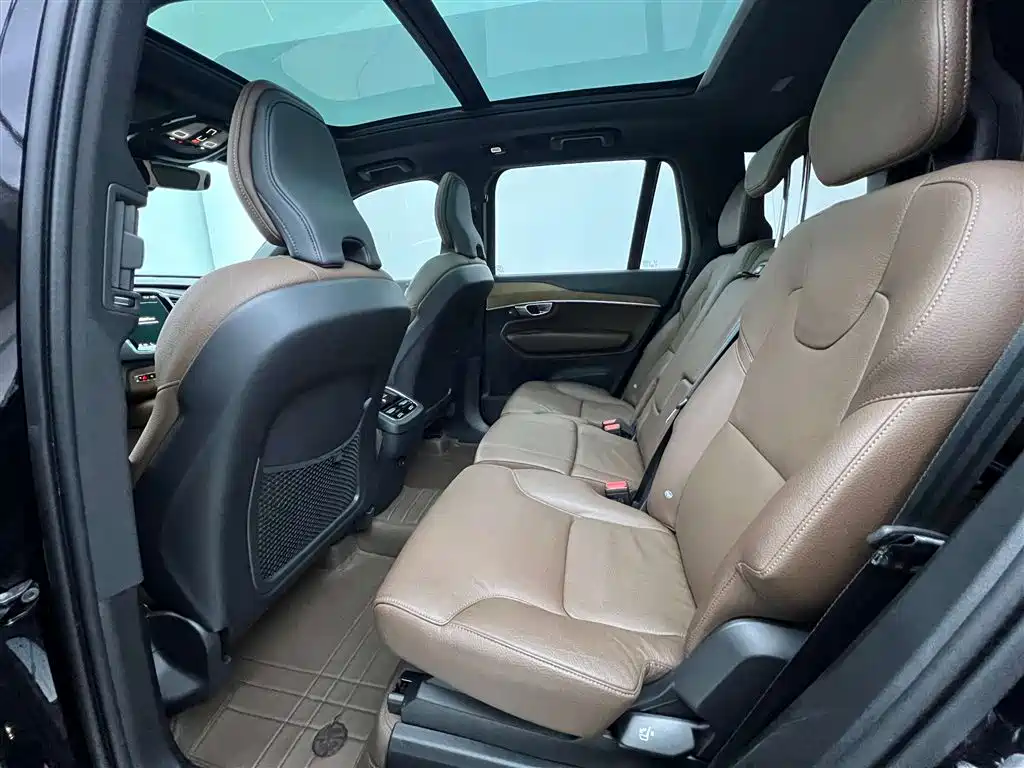 Volvo XC90 2023 B5 Momentum 7-seater