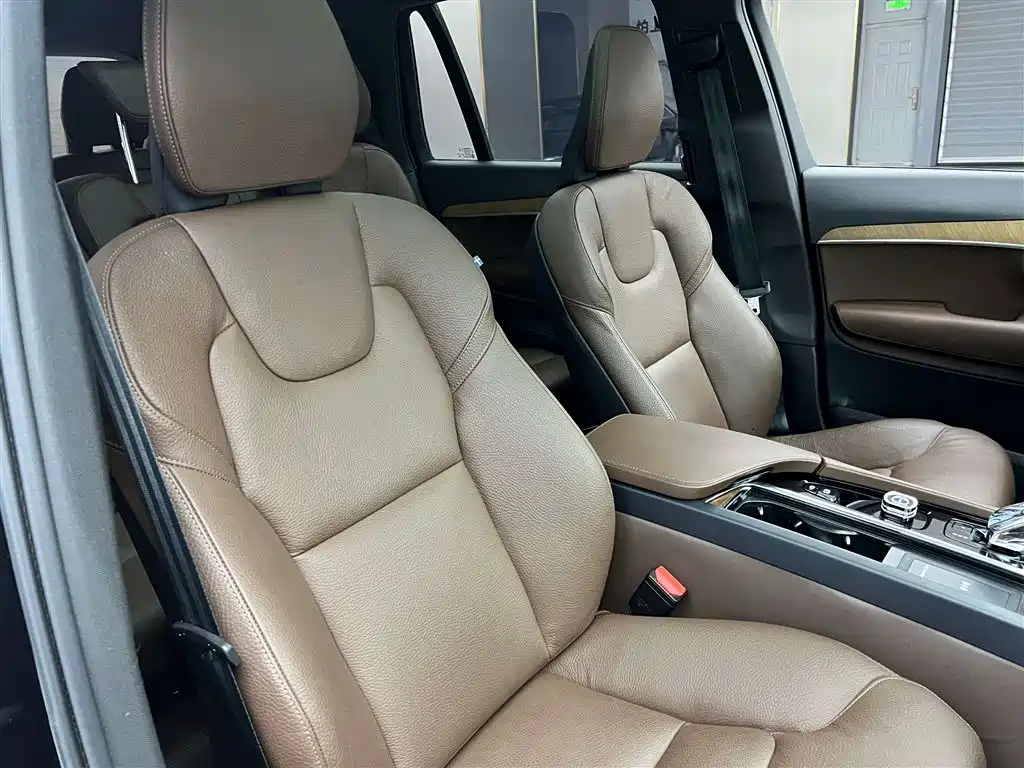 Volvo XC90 2023 B5 Momentum 7-seater
