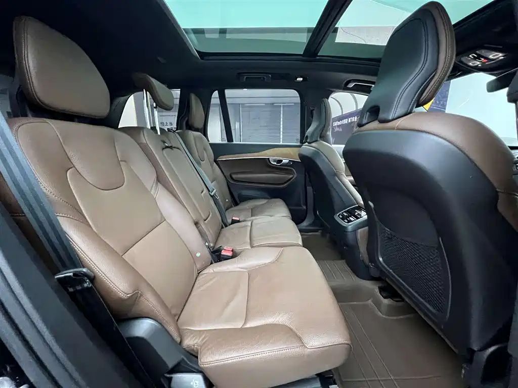 Volvo XC90 2023 B5 Momentum 7-seater