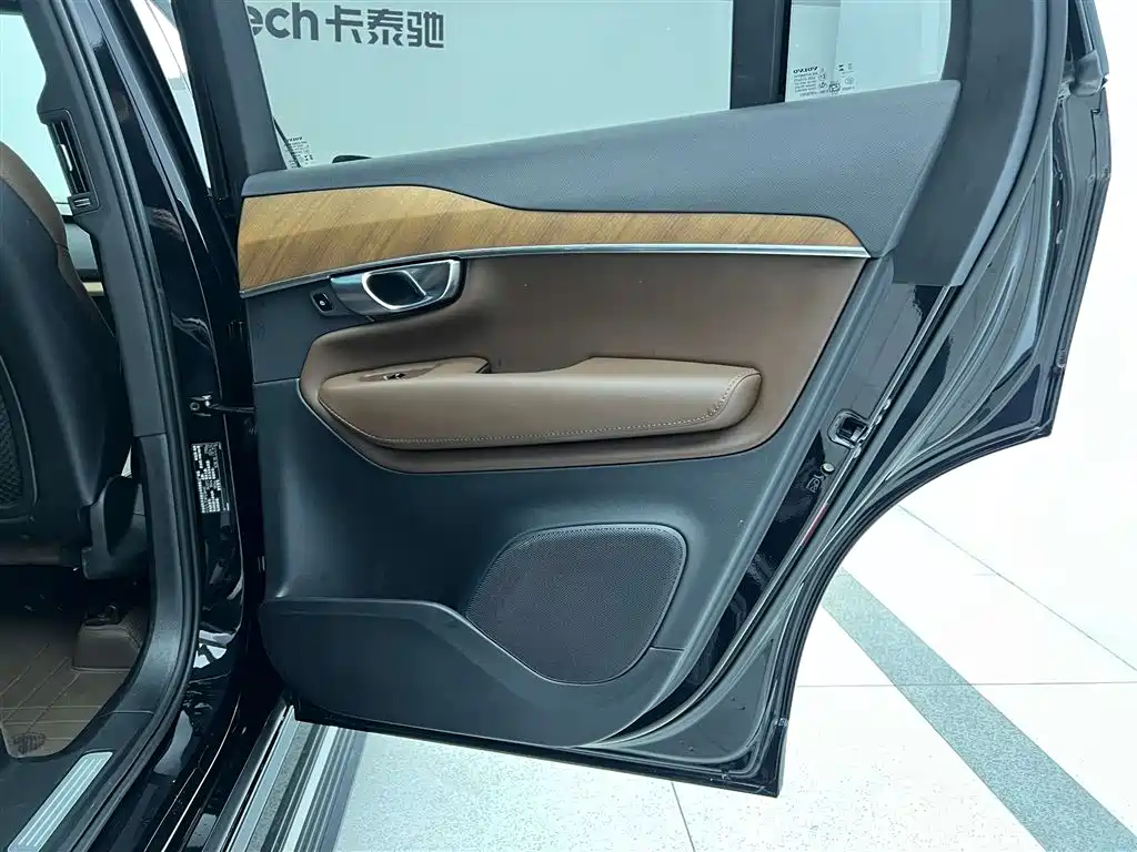 Volvo XC90 2023 B5 Momentum 7-seater