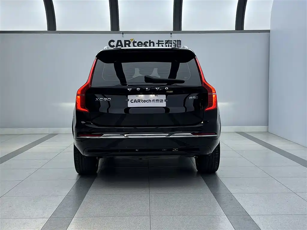 Volvo XC90 2023 B5 Momentum 7-seater