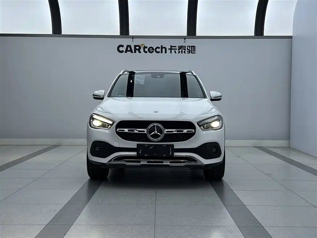 Mercedes-Benz GLA 200